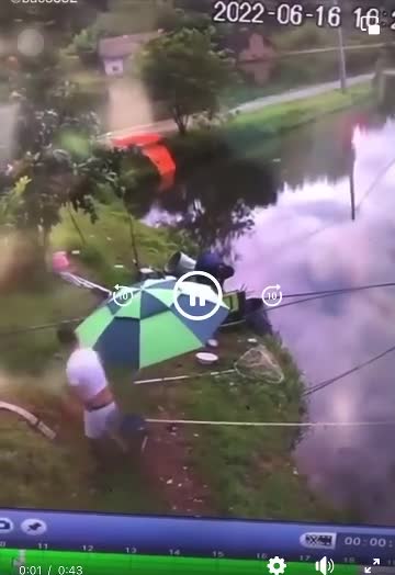 Video - Clip: Kinh hoàng cảnh người đàn ông bị điện giật khi đi câu cá