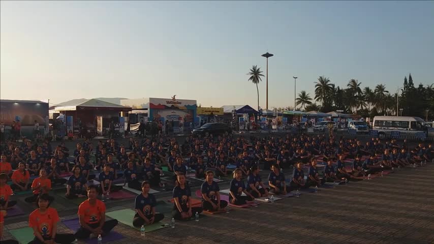 Dân sinh - Hơn 1.200 người ở Khánh Hòa tham gia đồng diễn yoga (Hình 14).