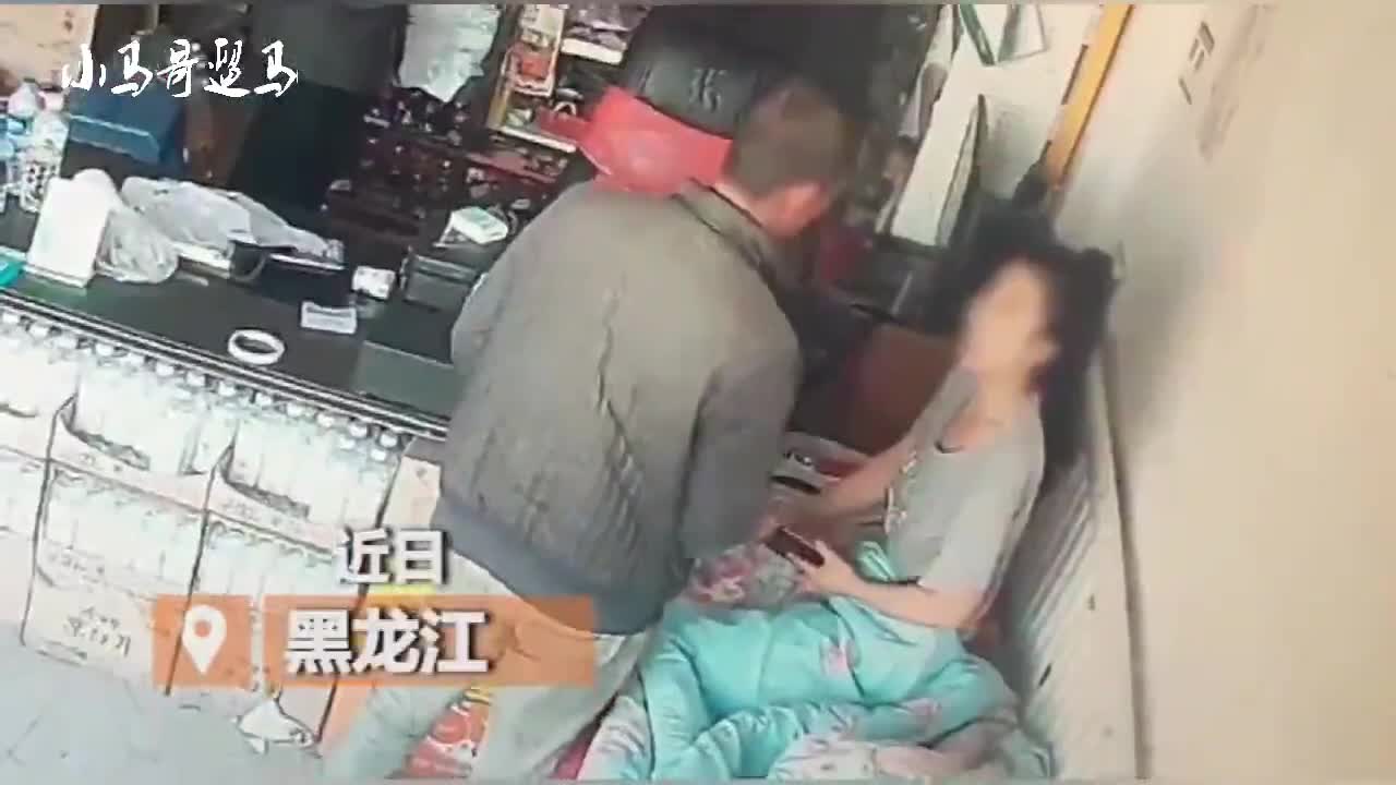 Video - Clip: Từ chối mở nắp chai, người phụ nữ bị gã đàn ông đánh sấp mặt