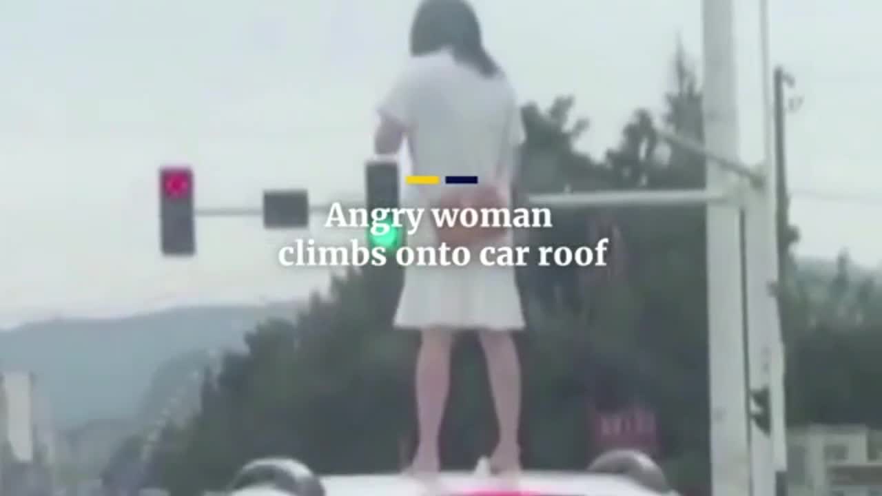 Video - Clip: Giận chồng, vợ trèo lên nóc xe đứng và cái kết hài hước