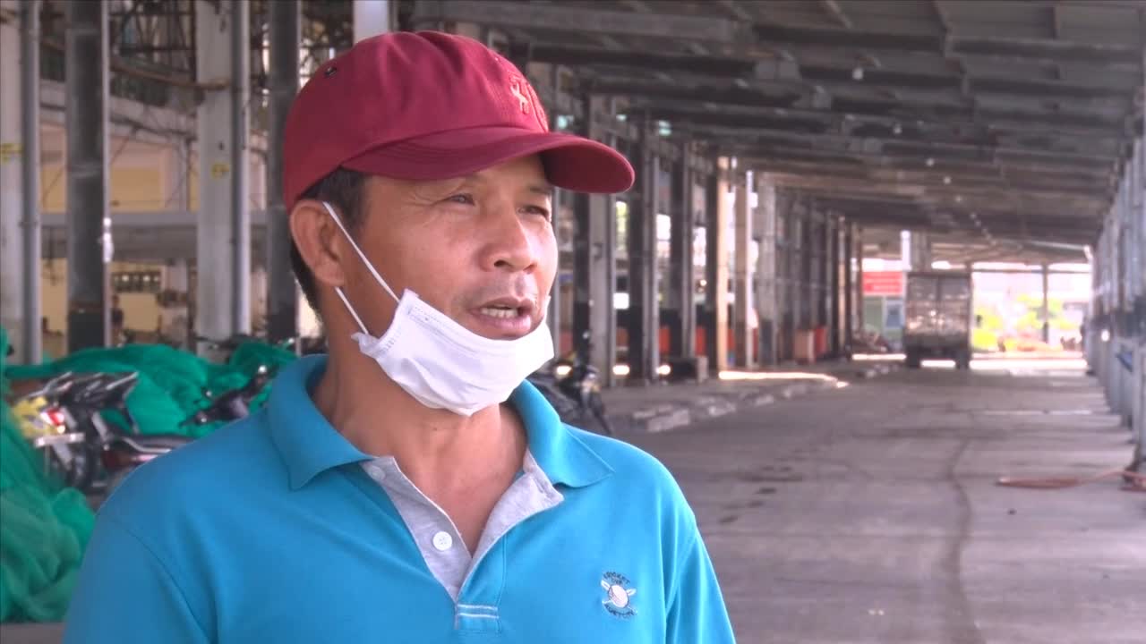 Dân sinh - Video: Giá xăng dầu giảm, ngư dân Khánh Hòa phấn khởi vươn khơi trở lại (Hình 2).