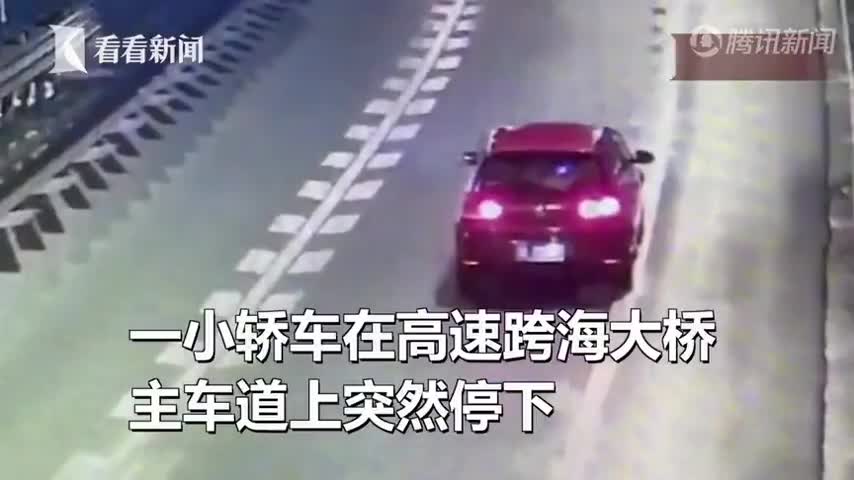 Video - Clip: Cãi nhau với bạn trai, cô gái nằm ra giữa đường cao tốc ăn vạ