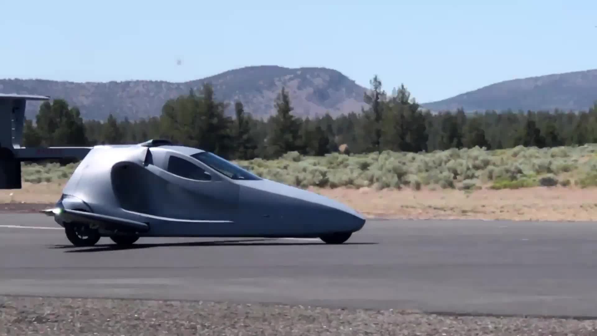 Video - Clip: Cận cảnh ôtô bay trị giá gần 4 tỷ đồng 