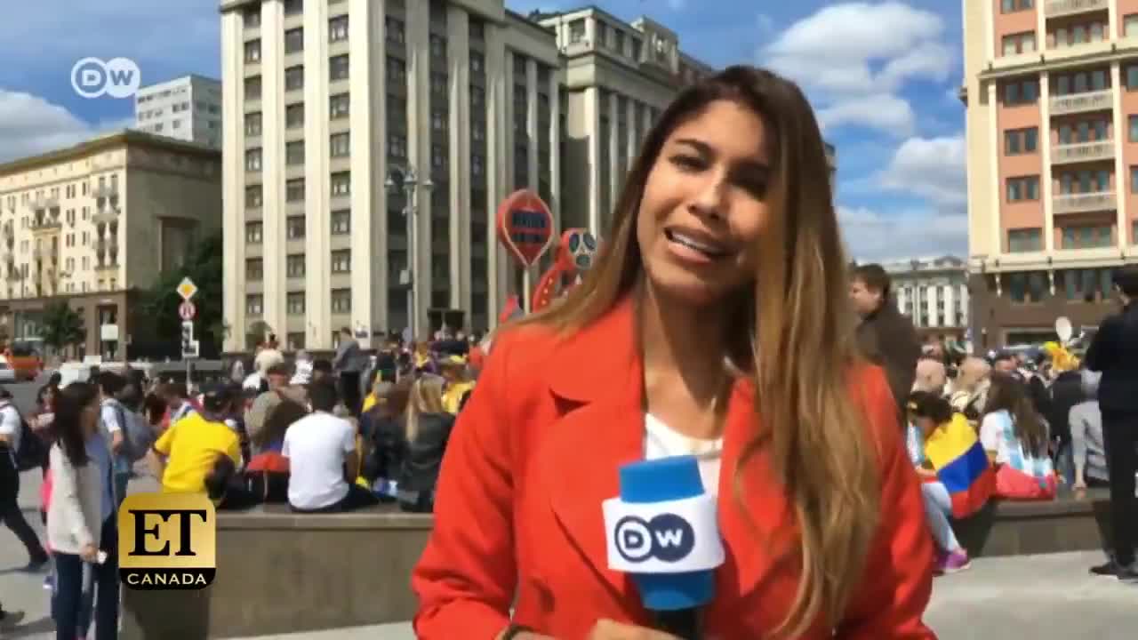 Video - Clip: Đang dẫn trực tiếp, nữ phóng viên bị gã đàn ông lao vào 'sàm sỡ'