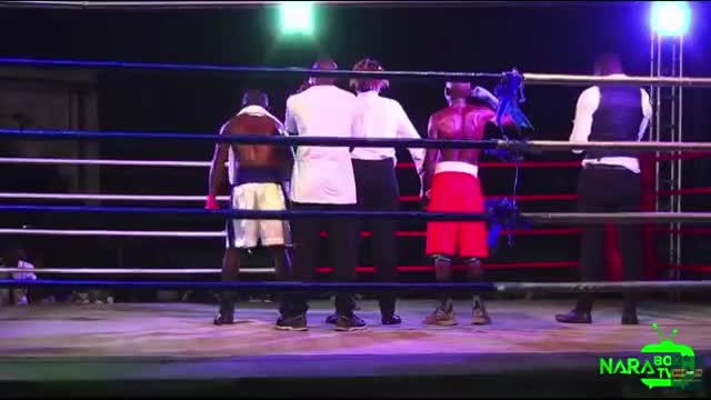 Video - Clip: Thua cuộc, võ sĩ giả vờ ôm chúc mừng rồi đánh lén đối thủ