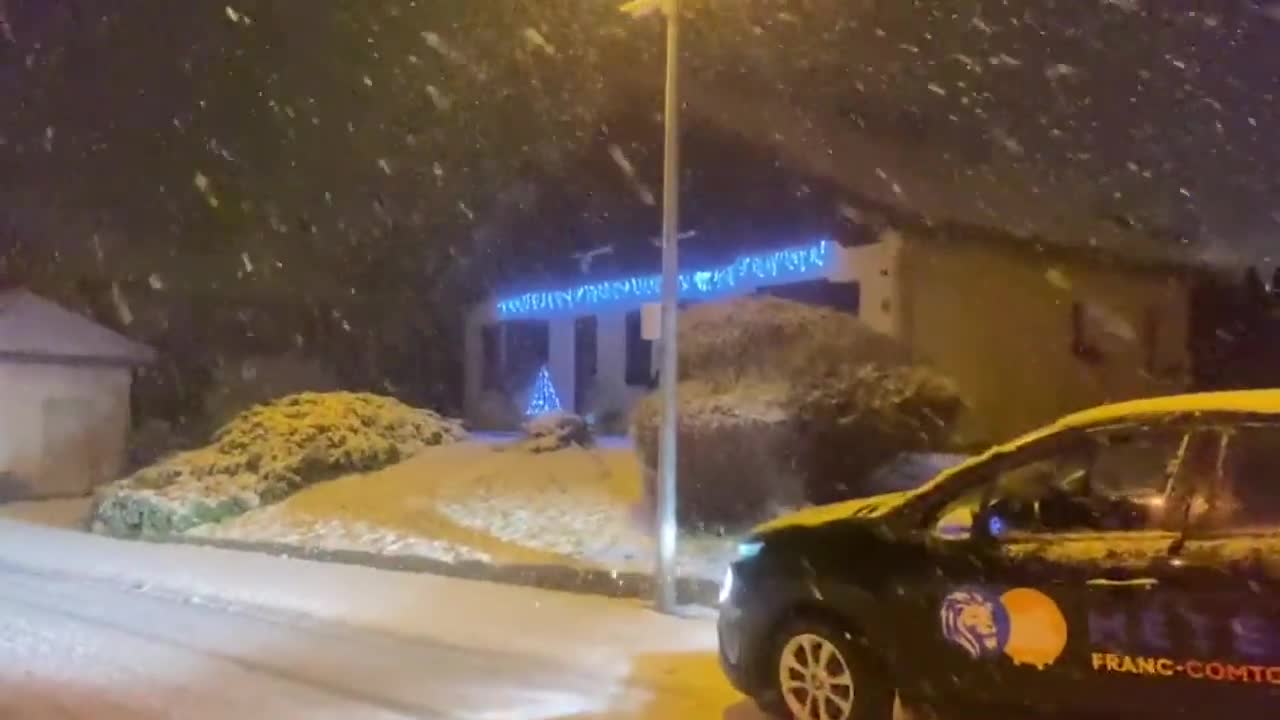 Video - Clip: Dãy núi Alps đón tuyết sau khoảng thời gian ấm áp bất thường