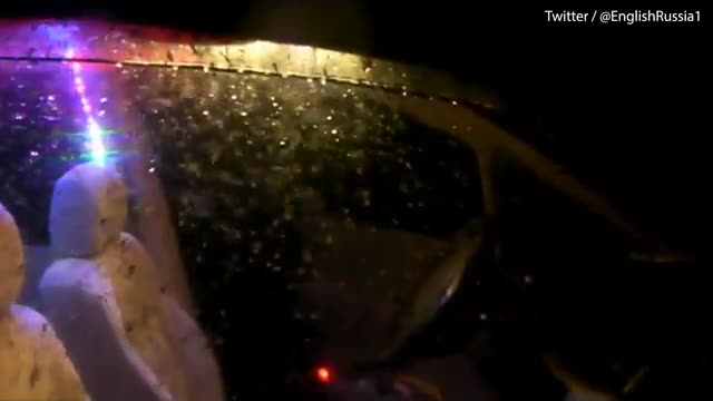 Video - Quên đóng cửa, người đàn ông chứng kiến cảnh tượng đáng sợ trong ô tô