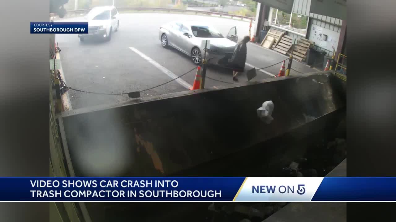 Video - Clip: Nữ tài xế bất ngờ lao thẳng xe ô tô xuống máy nén rác