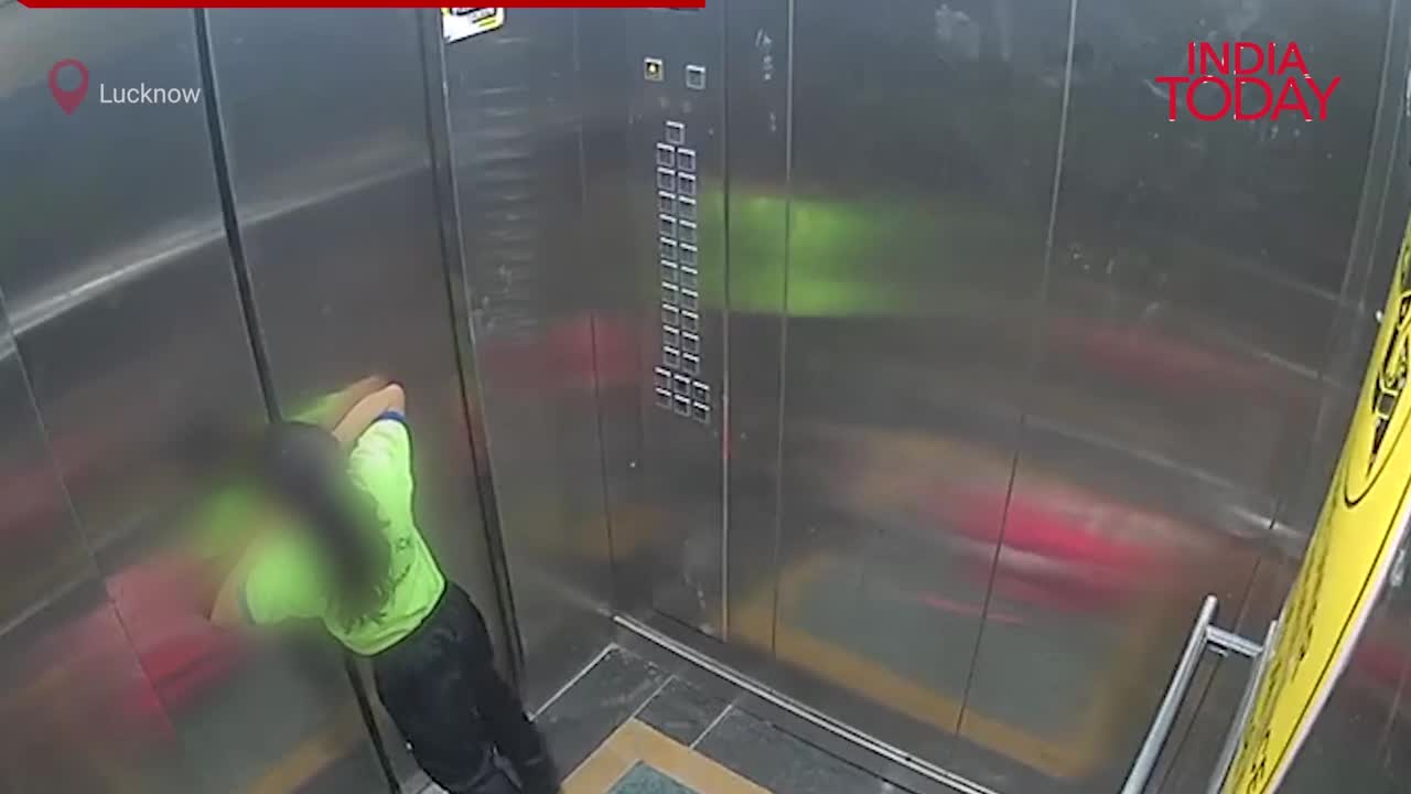 Video - Clip: Mắc kẹt trong thang máy, bé gái hoảng loạn kêu cứu