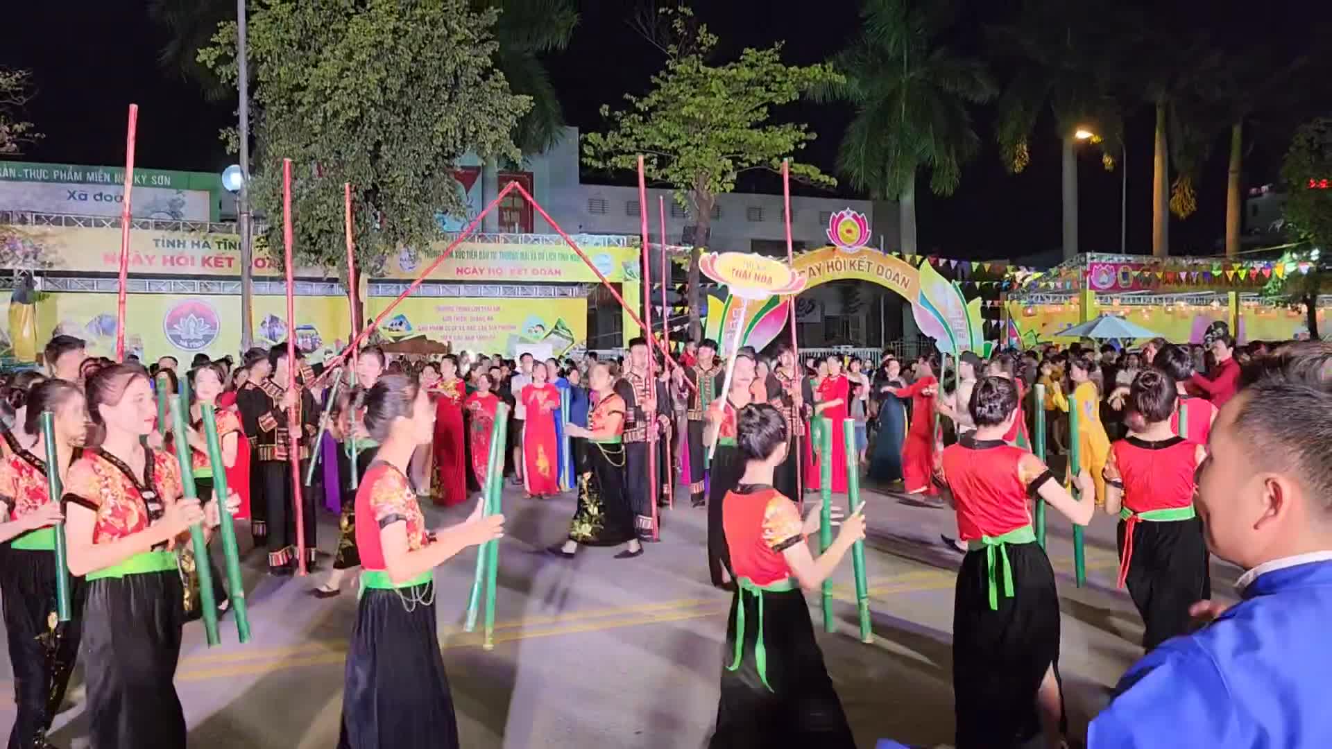 Sự kiện - Đêm hội kết đoàn tỉnh Nghệ An: Sức mạnh khối đại đoàn kết toàn dân tộc