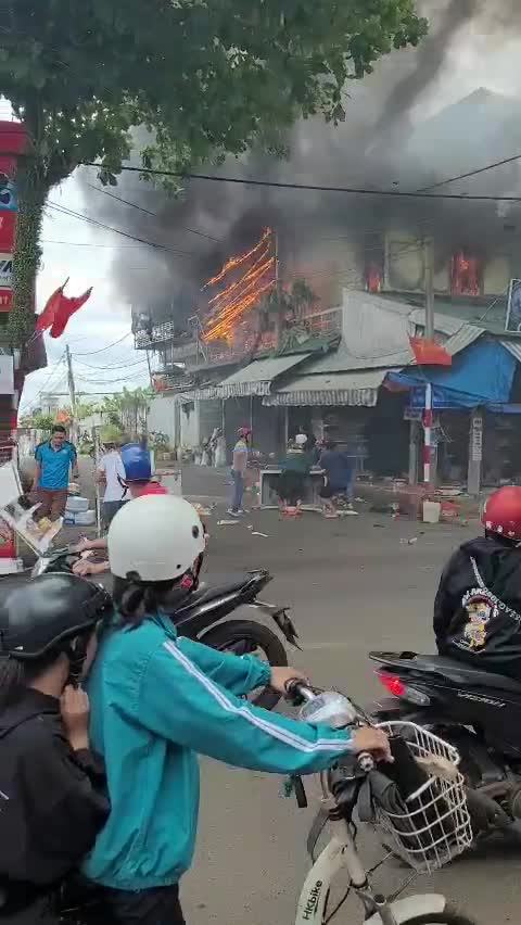 Dân sinh - Lâm Đồng: Kịp thời khống chế đám cháy ki ốt trong khu vực chợ