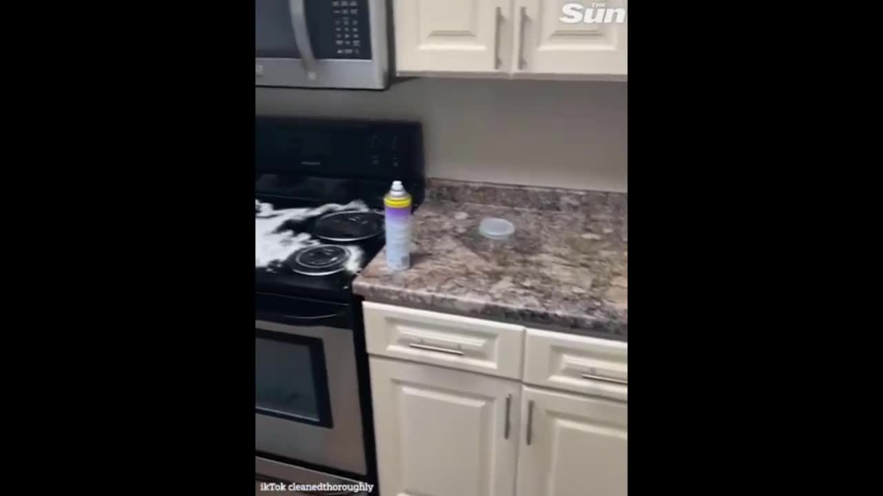 Video - Đến căn hộ dọn dẹp, cô gái suýt ngất khi thấy cảnh bên trong tủ lạnh