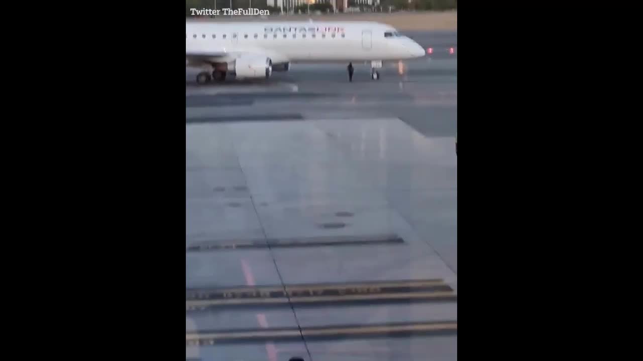 Video - Clip: Trễ chuyến, cô gái lao ra hẳn đường băng 'vẫy máy bay'