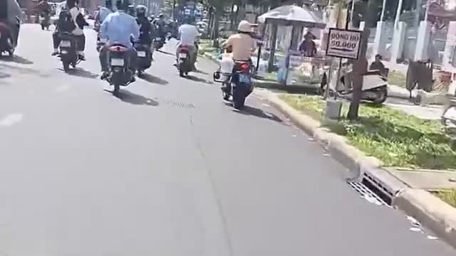 Pháp luật - Xác minh clip CSGT đạp ngã xe máy người đi đường