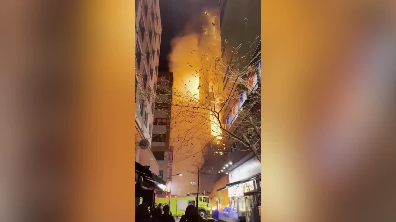 Video - Clip: Khách sạn bốc cháy ngùn ngụt khiến 54 người bị thương