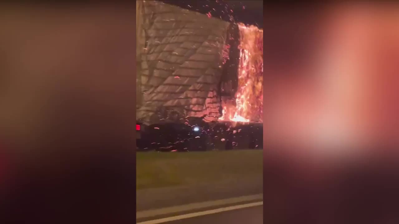 Video - Clip: Xe tải bốc cháy ngùn ngụt, nữ tài xế đuổi theo cảnh báo