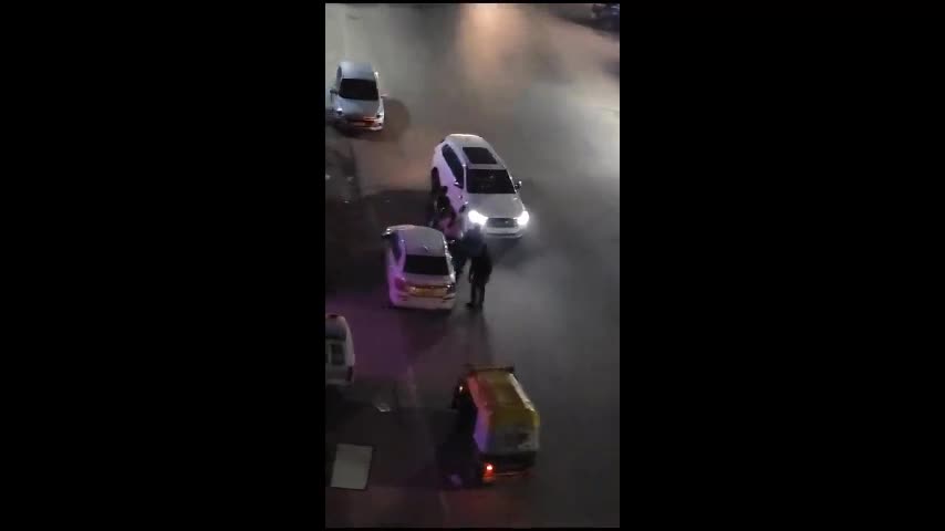 Video - Tranh cãi, người đàn ông lái xe tông gục đôi nam nữ rồi bỏ trốn