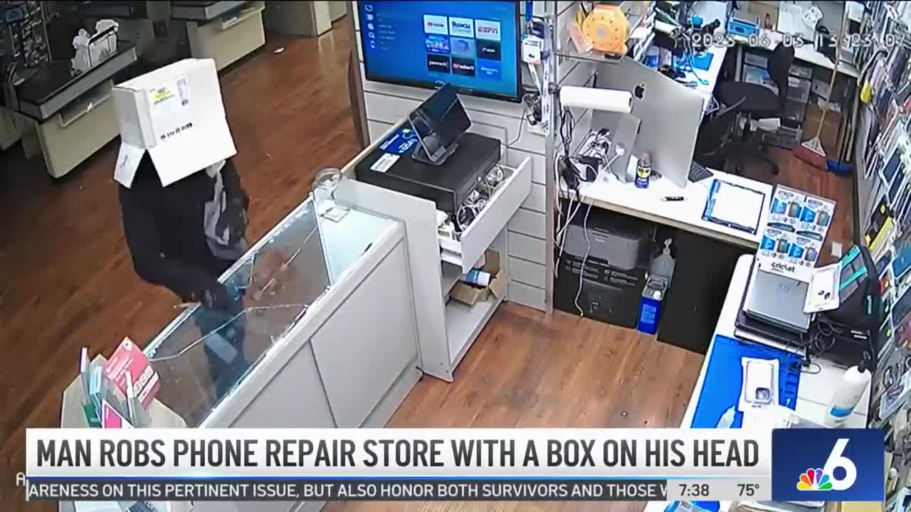 Video - Đội thùng carton đi trộm điện thoại, người đàn ông nhận kết đắng