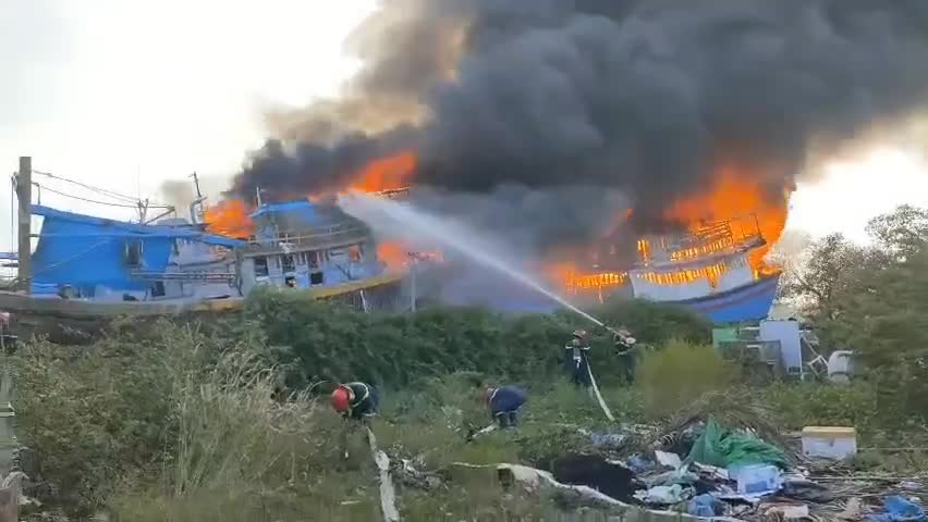 Dân sinh - Vụ 11 tàu cá bị cháy ở Bình Thuận: Bộ Công an vào cuộc điều tra (Hình 5).