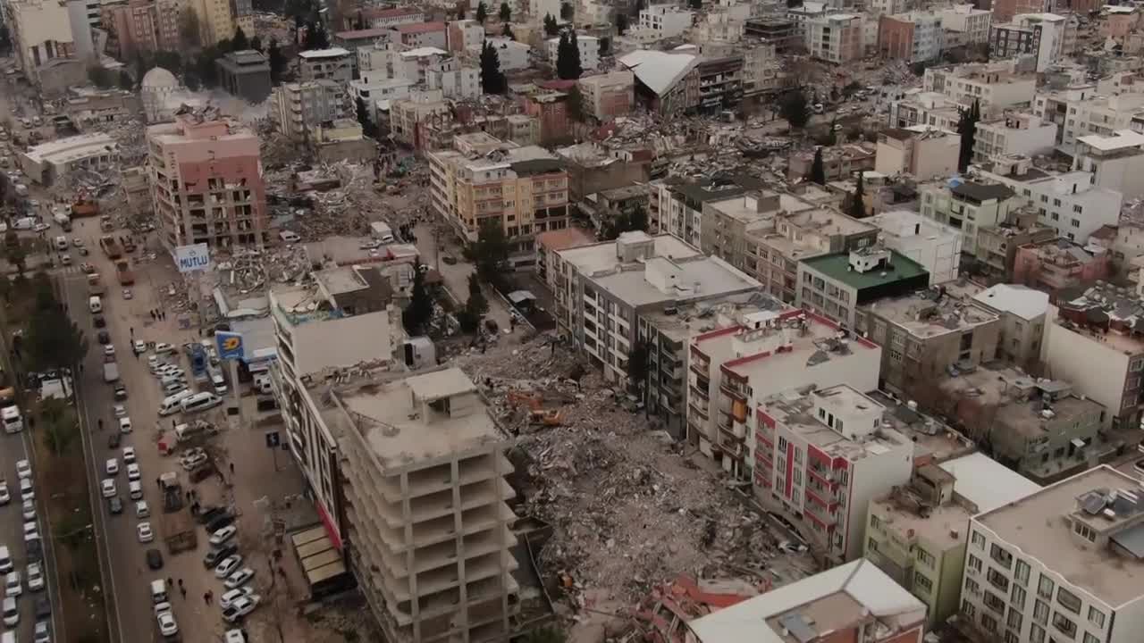 Video - Clip: Cảnh tượng hoang tàn ở Thổ Nhĩ Kỳ sau trận động đất kinh hoàng (Hình 2).