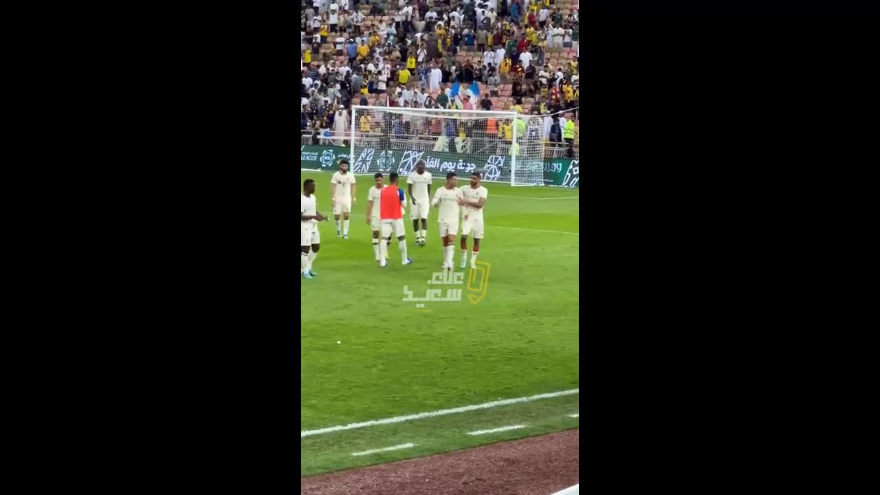 Video - Clip: Cristiano Ronaldo nổi điên, đá bay chai nước sau trận thua