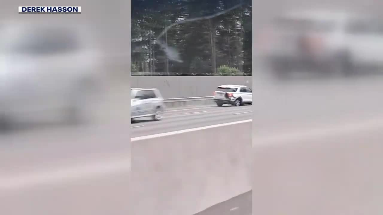 Video - Clip: Chạy ngược chiều trên cao tốc, ô tô đâm trực diện xe đầu kéo