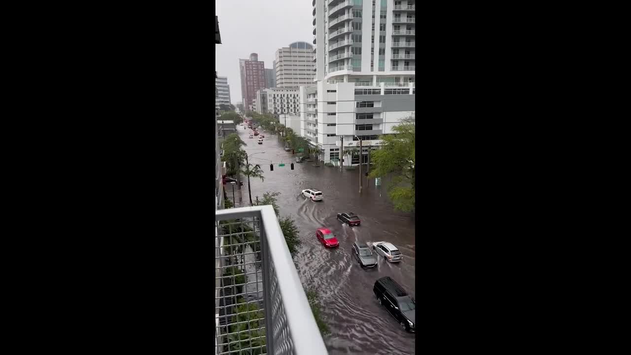 Video - Clip: Các con đường bị ngập lụt ở Fort Lauderdale sau trận mưa lớn