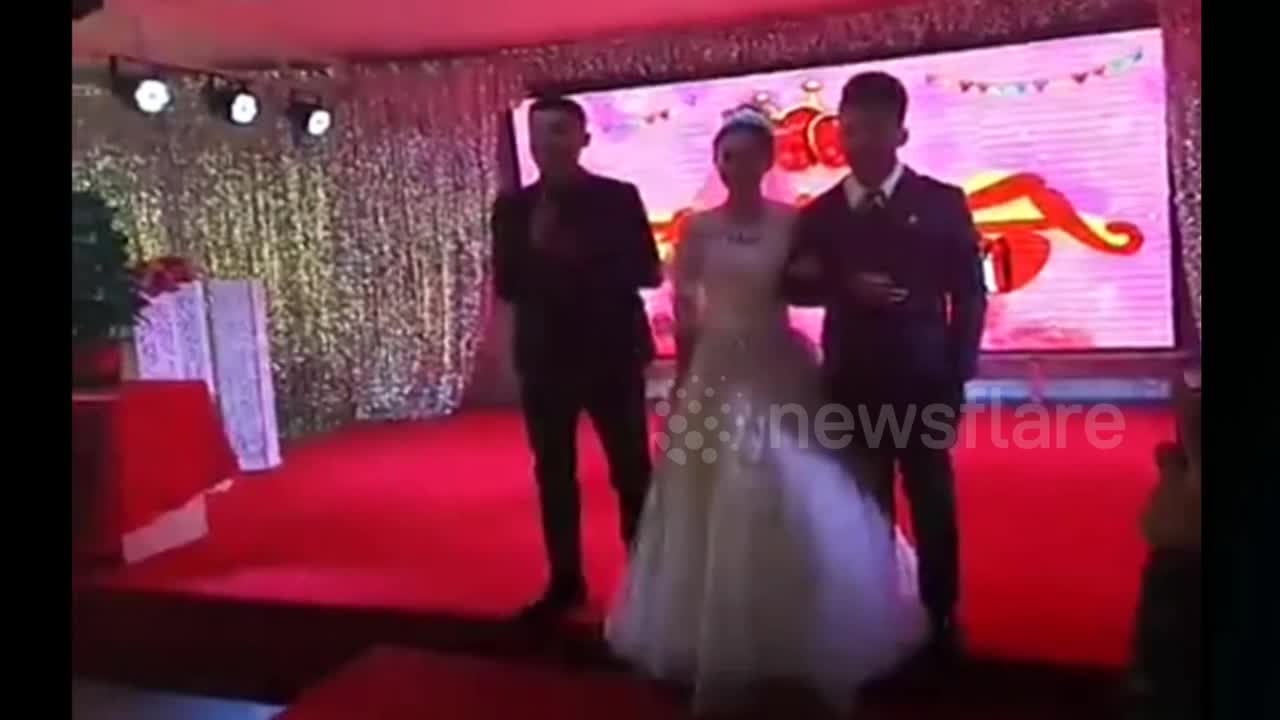 Video - Clip: Cô dâu nổi điên, tát nam MC trong đám cưới và lý do bất ngờ