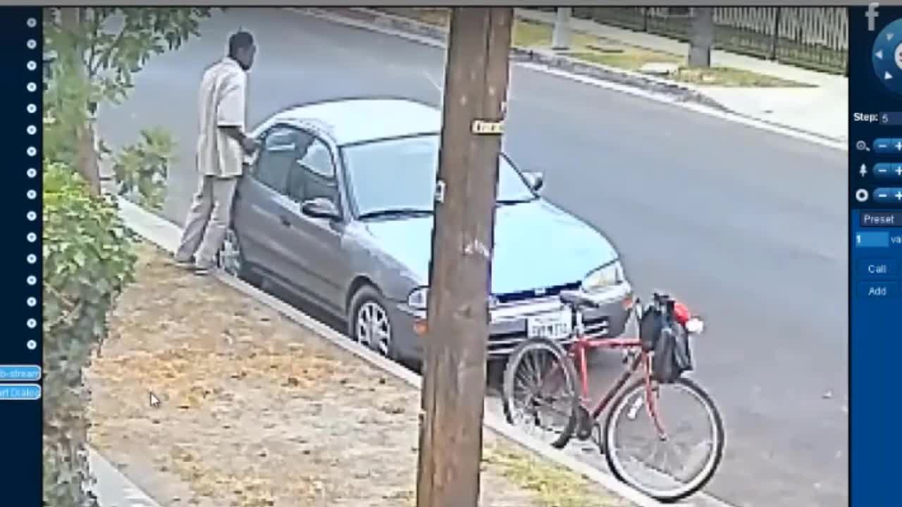 Video - Clip: Người đàn ông đi xe đạp trộm ắc quy ô tô nhanh như chớp trên phố