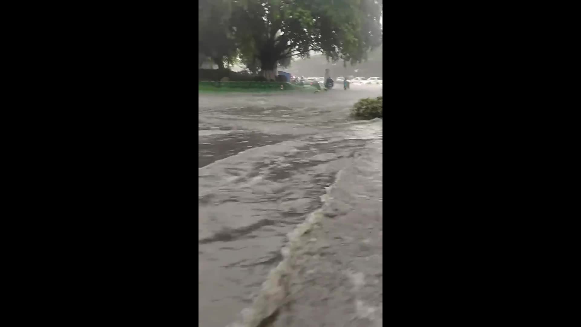 Video - Clip: Một thành phố ở Trung Quốc bị ngập trong nước lũ