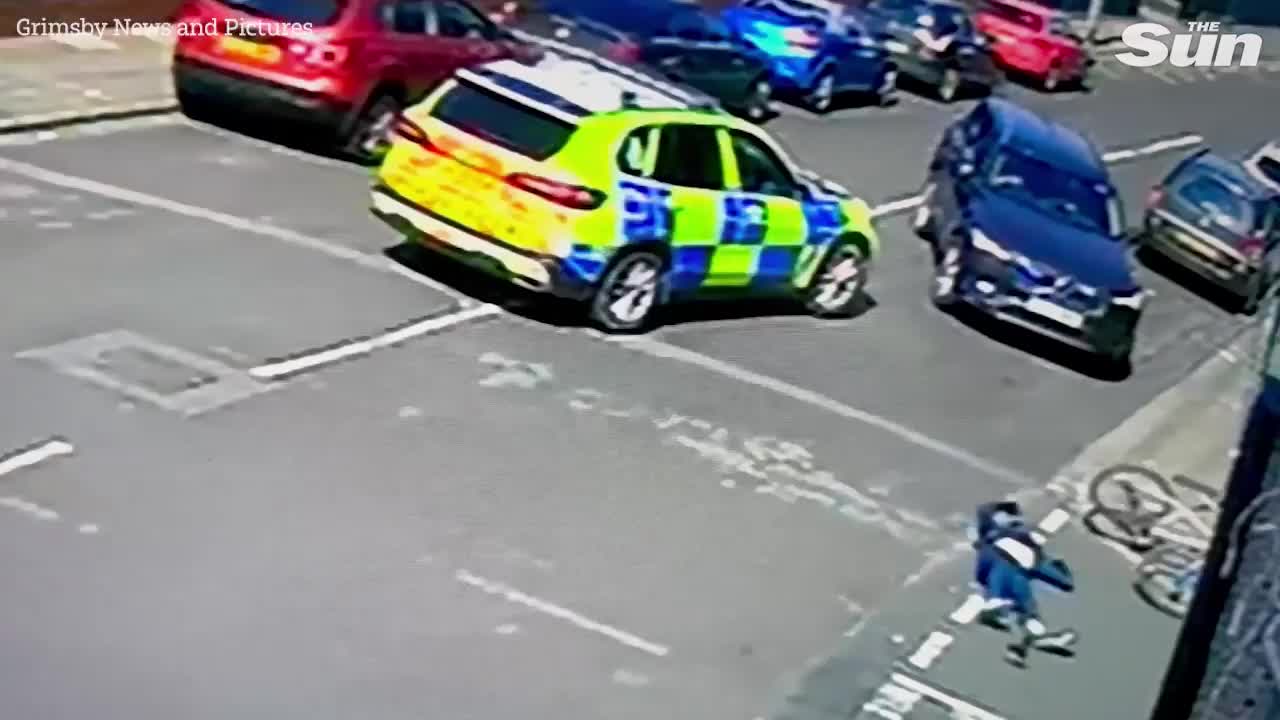 Video - Clip: Người đàn ông bị cảnh sát tông văng, bắt giữ ngay giữ phố
