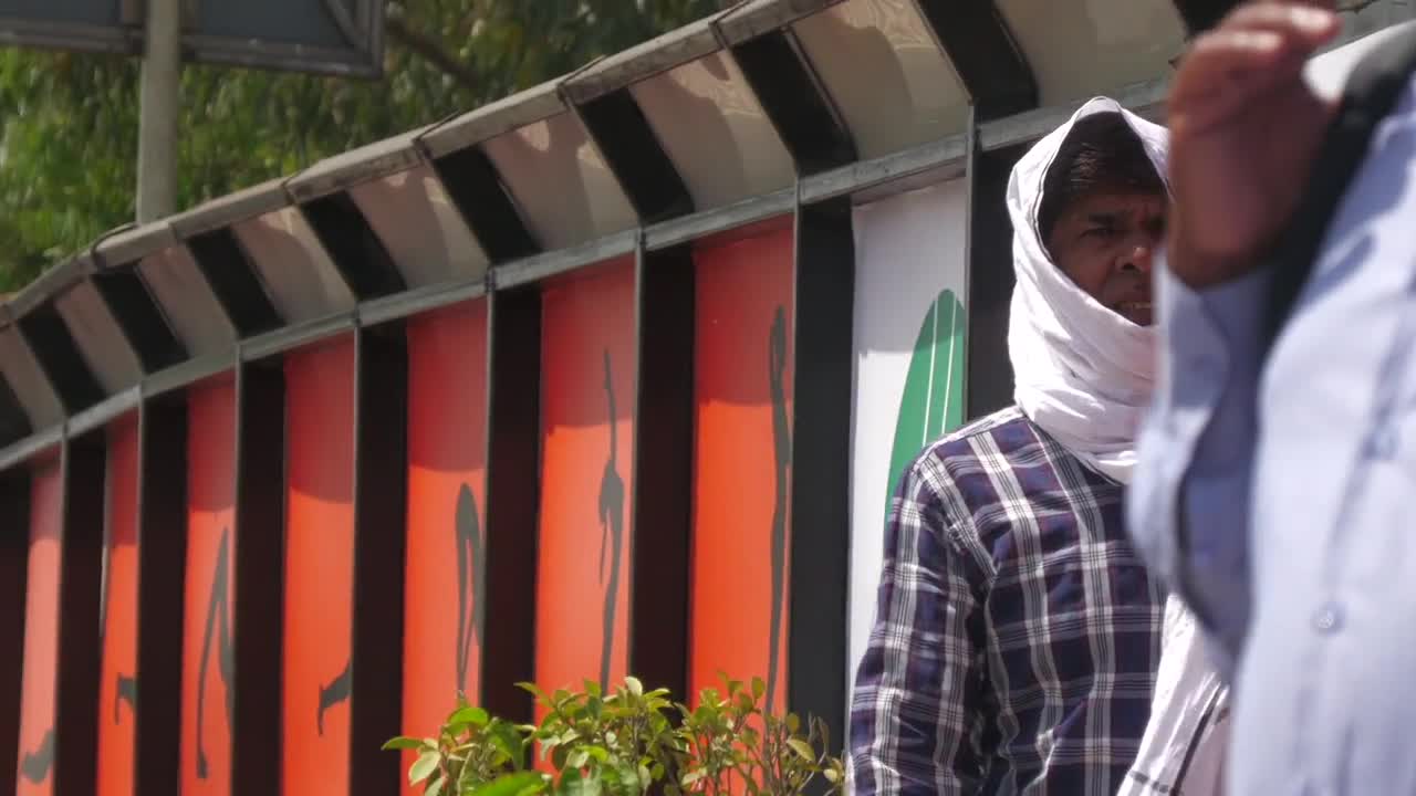 Video - Clip: Hình ảnh người dân Ấn Độ đang trải qua một đợt nắng nóng dữ dội