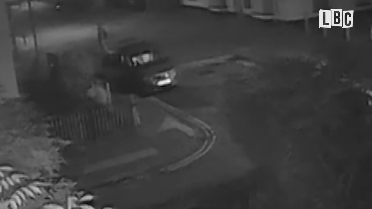 Video - Clip: Cụ bà 79 tuổi bị cướp đẩy ngã, táo tợn giật túi xách trên phố