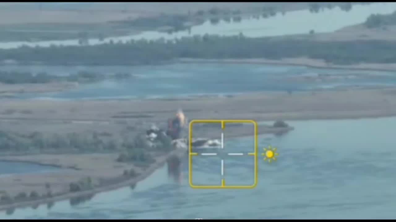 Thế giới - Khoảnh khắc Nga không kích lực lượng Ukraine bằng bom lượn (Hình 2).