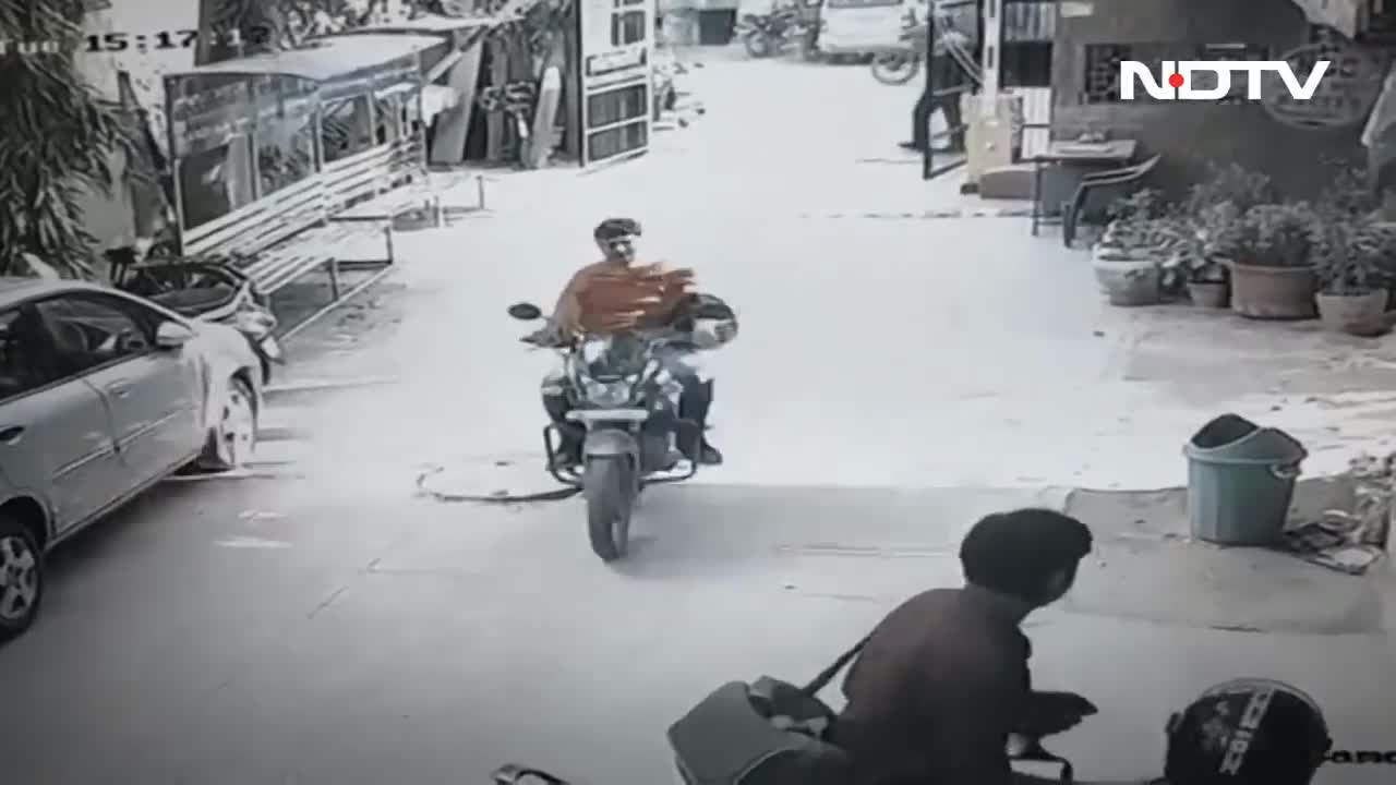 Video - Clip: Bảo vệ nhanh trí đóng cửa cổng ngăn 2 tên trộm xe máy tẩu thoát