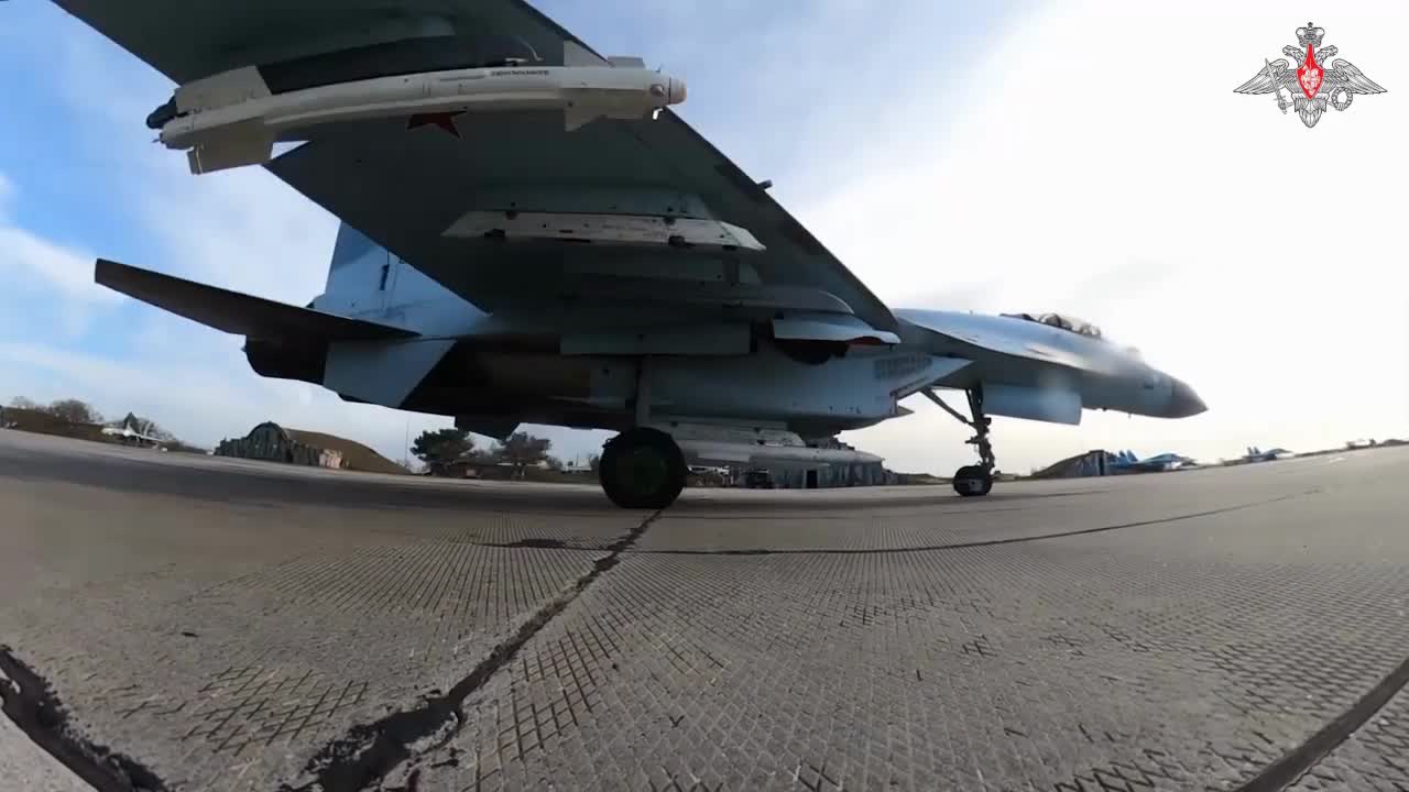 Thế giới - Su-35 Nga đối đầu, tấn công chính xác máy bay của Ukraine