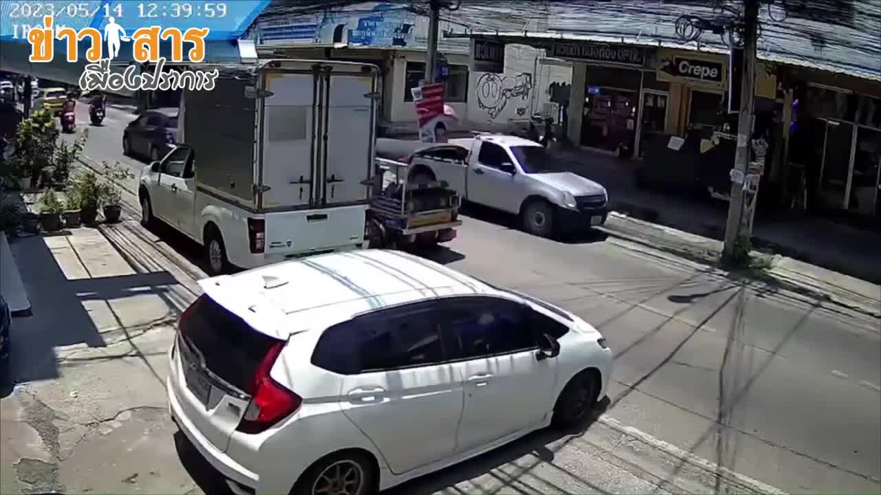 Video - Clip: Chở nhân tình đi bầu cử, chồng bị vợ chặn đường bắn giữa phố