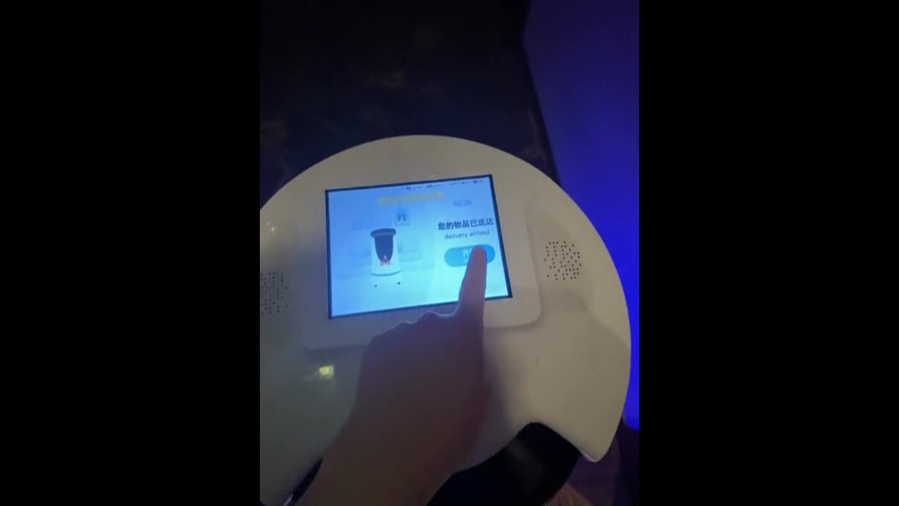 Video - Clip: Robot giao hàng trong khách sạn ở Trung Quốc