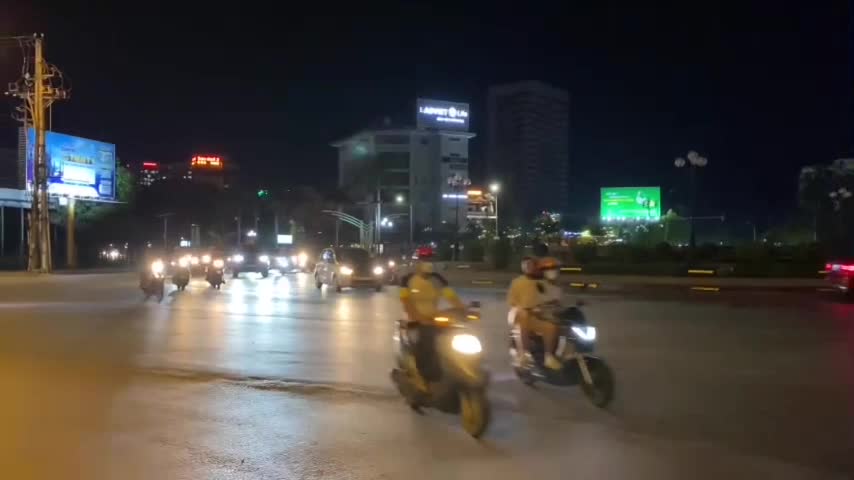 Dân sinh - Nghệ An: Nhân viên điện lực kêu gọi người dân tiết kiệm điện trong đêm