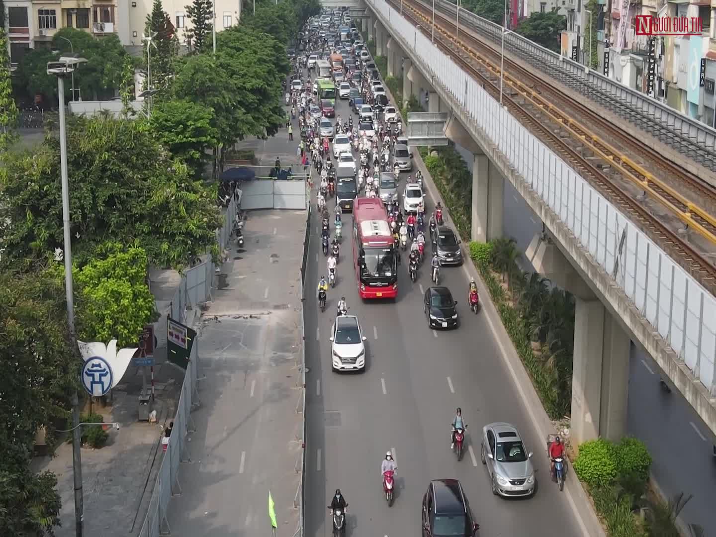 Dân sinh - Hà Nội: Lô cốt dài 60m trên đường Nguyễn Trãi gây ùn tắc kéo dài