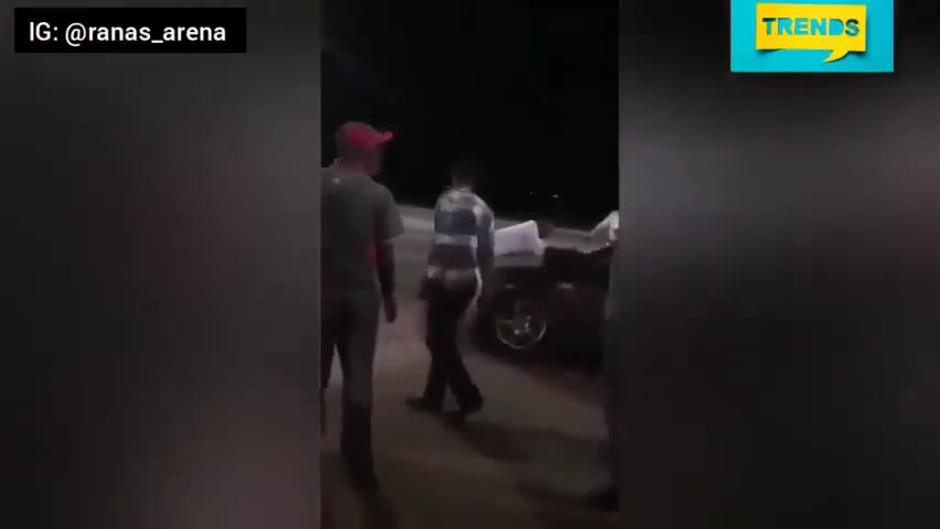 Video - Clip: Bị bạn gái chia tay, người đàn ông chặn đầu đòi lại xe BMW