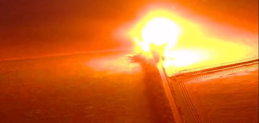 Thế giới - Nga tấn công, căn cứ quân sự Ukraine bị phá huỷ bởi vụ nổ cực mạnh