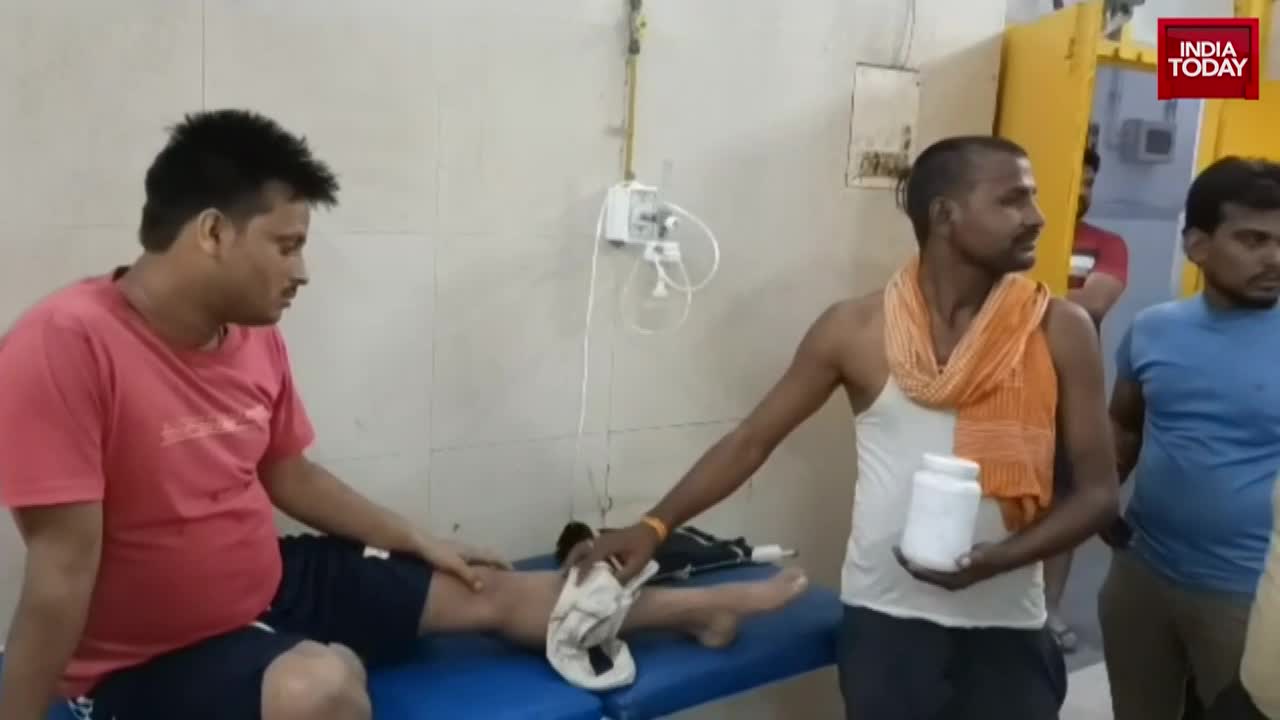 Video - Clip: Nam thanh niên mang theo rắn độc tới phòng cấp cứu