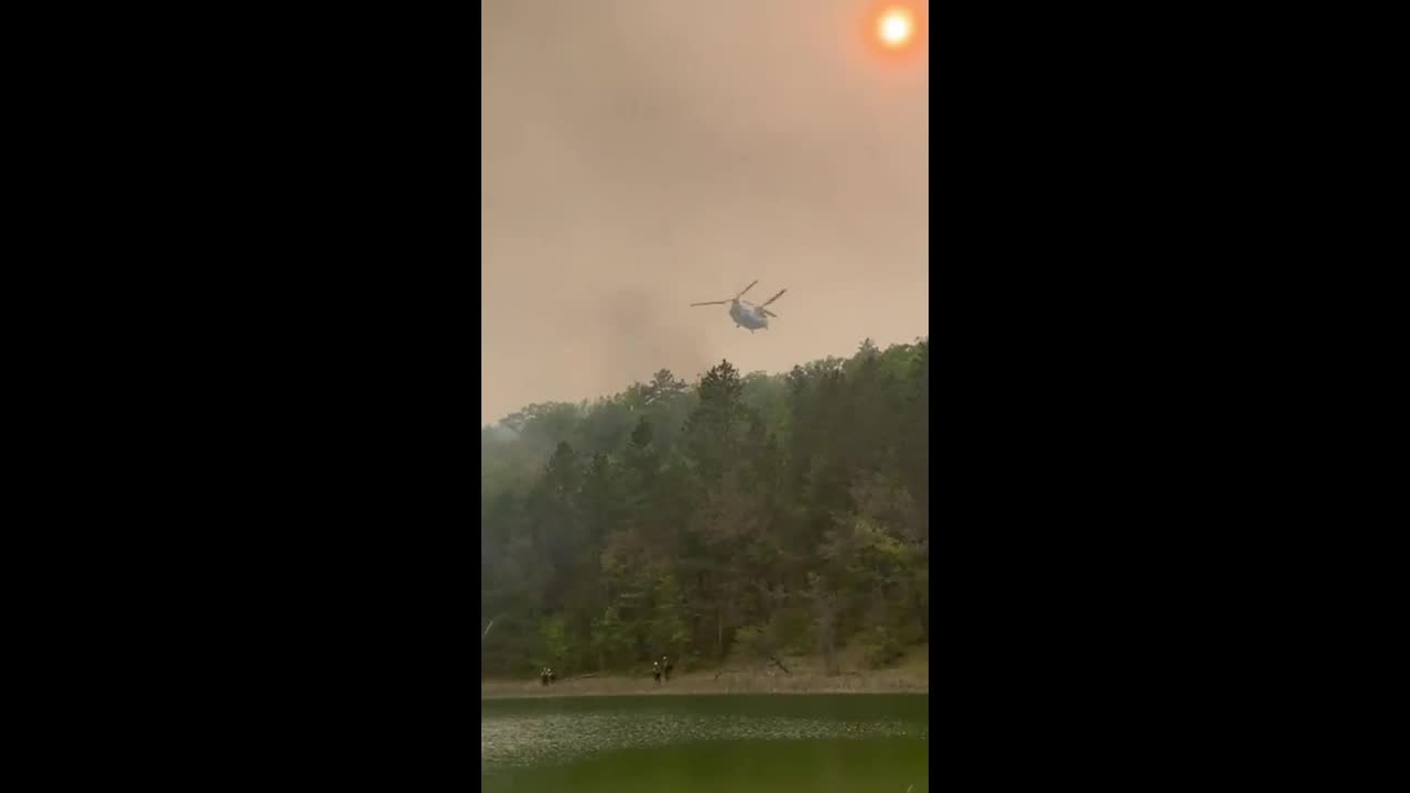 Video - Clip: Dùng máy bay đổ nước dập đám cháy lớn ở Michigan