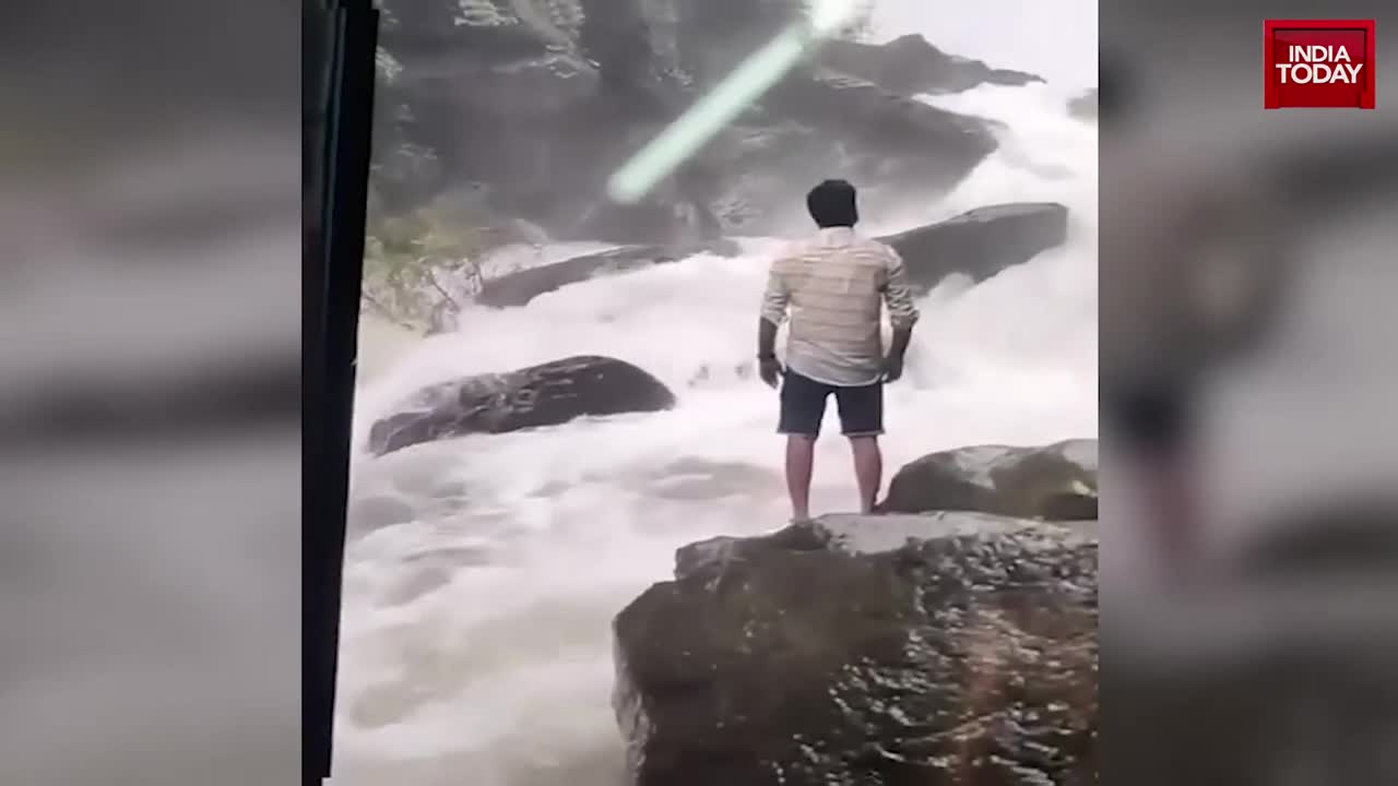 Video - Đứng quay clip, nam thanh niên trượt chân rơi xuống dòng thác
