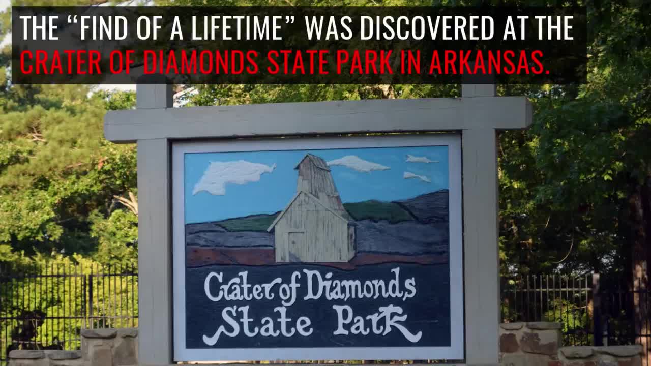 Video - Đến thăm công viên, người phụ nữ nhặt được viên kim cương gần 3 carat