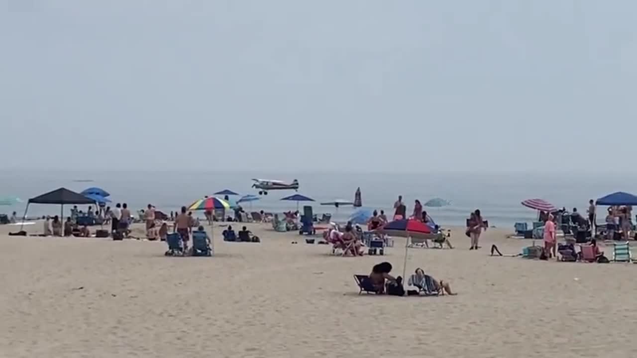 Video - Clip: Kinh hoàng khoảnh khắc máy bay lao xuống biển