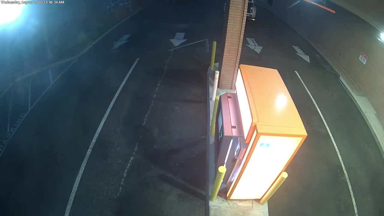 Video - Clip: Trộm dùng xe nâng đánh cắp cây ATM và bước ngoặt bất ngờ