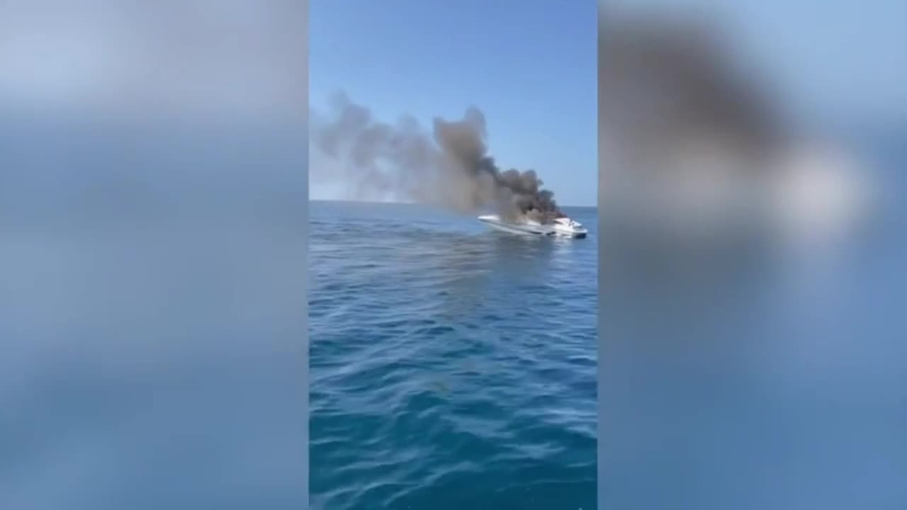 Video - Clip: Thoát hiểm kinh hoàng trước khi tàu đang cháy phát nổ