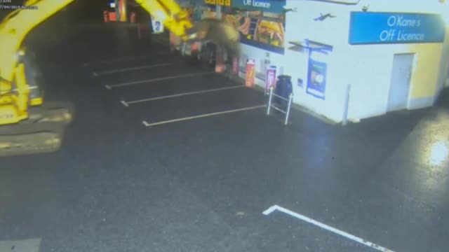 Video - Clip: Trộm chơi lớn dùng máy xúc phá cây ATM trộm thùng chứa tiền